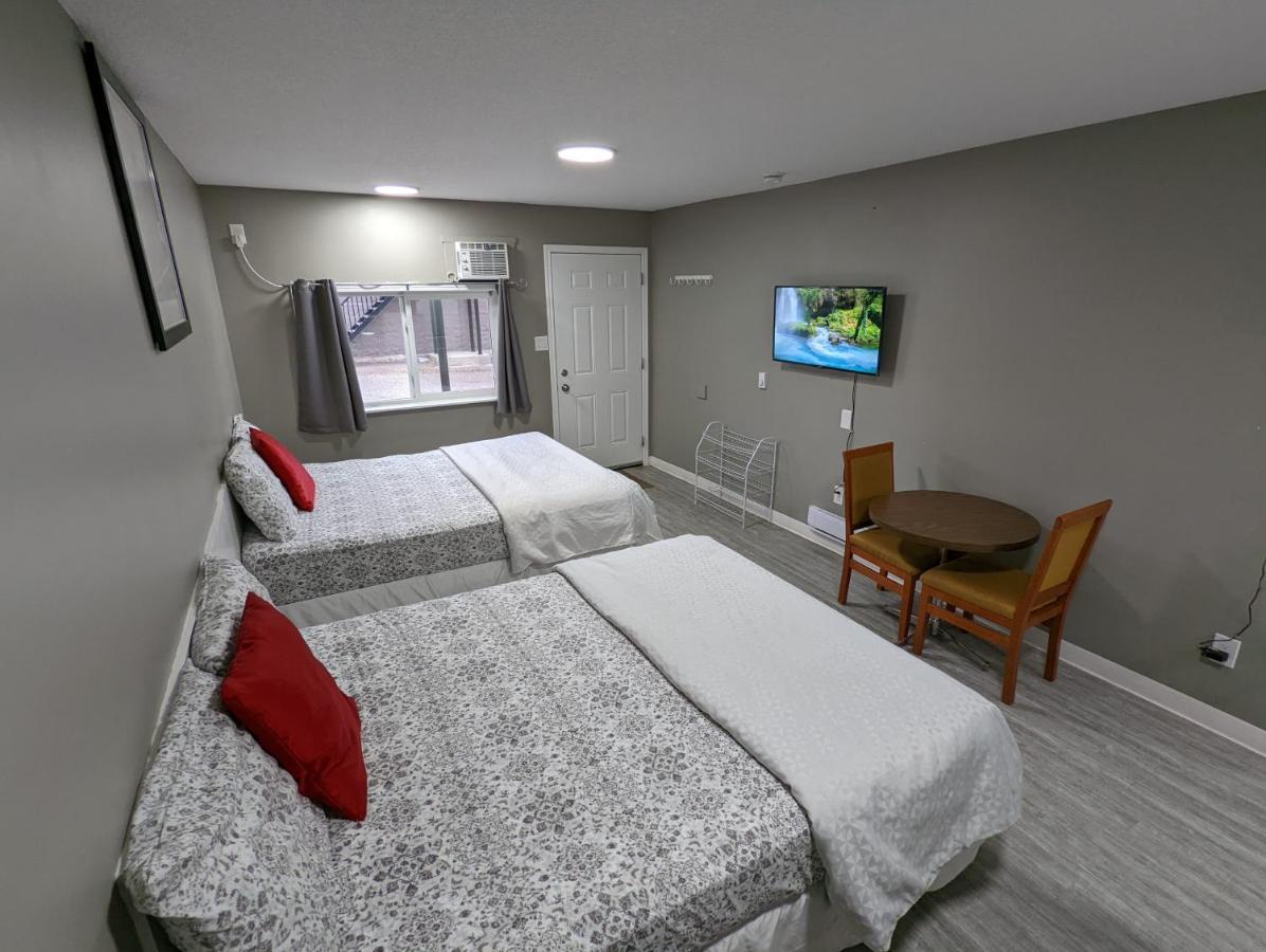 Riverside Motel Medicine Hat Bagian luar foto