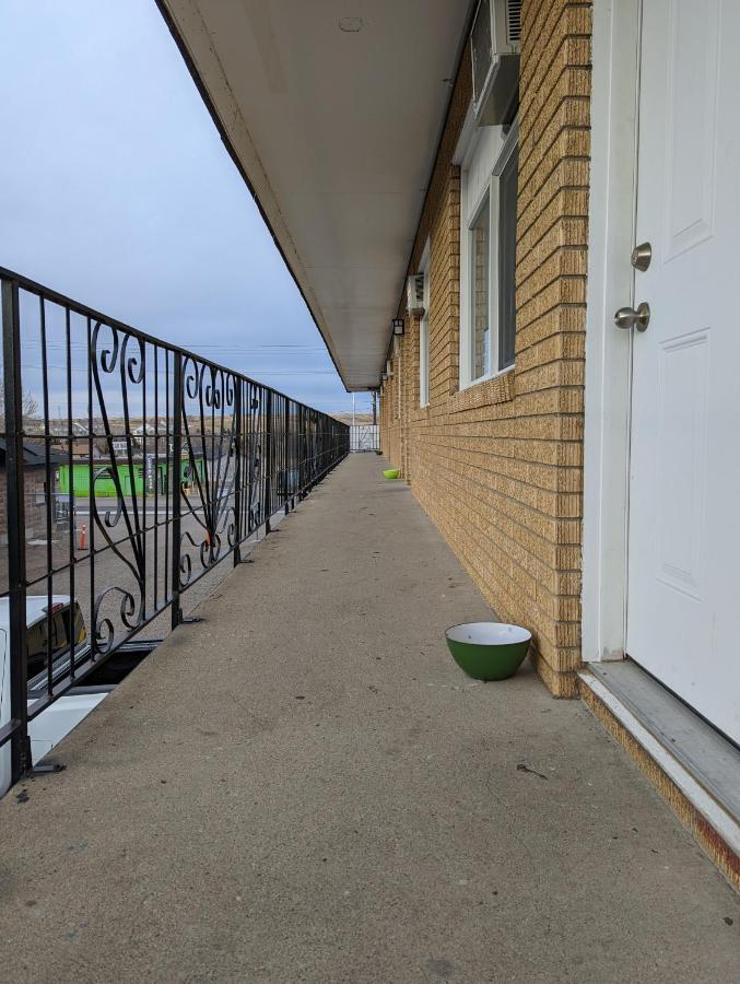 Riverside Motel Medicine Hat Bagian luar foto