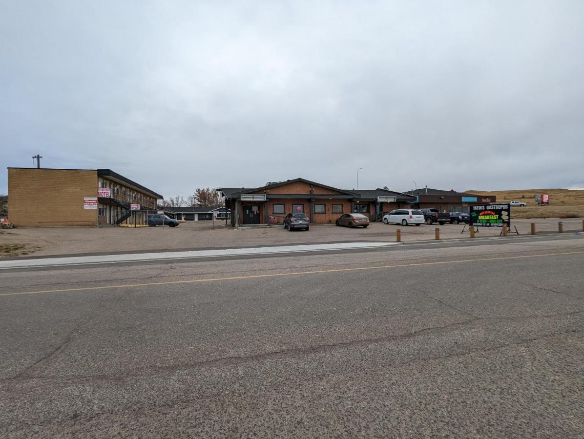 Riverside Motel Medicine Hat Bagian luar foto