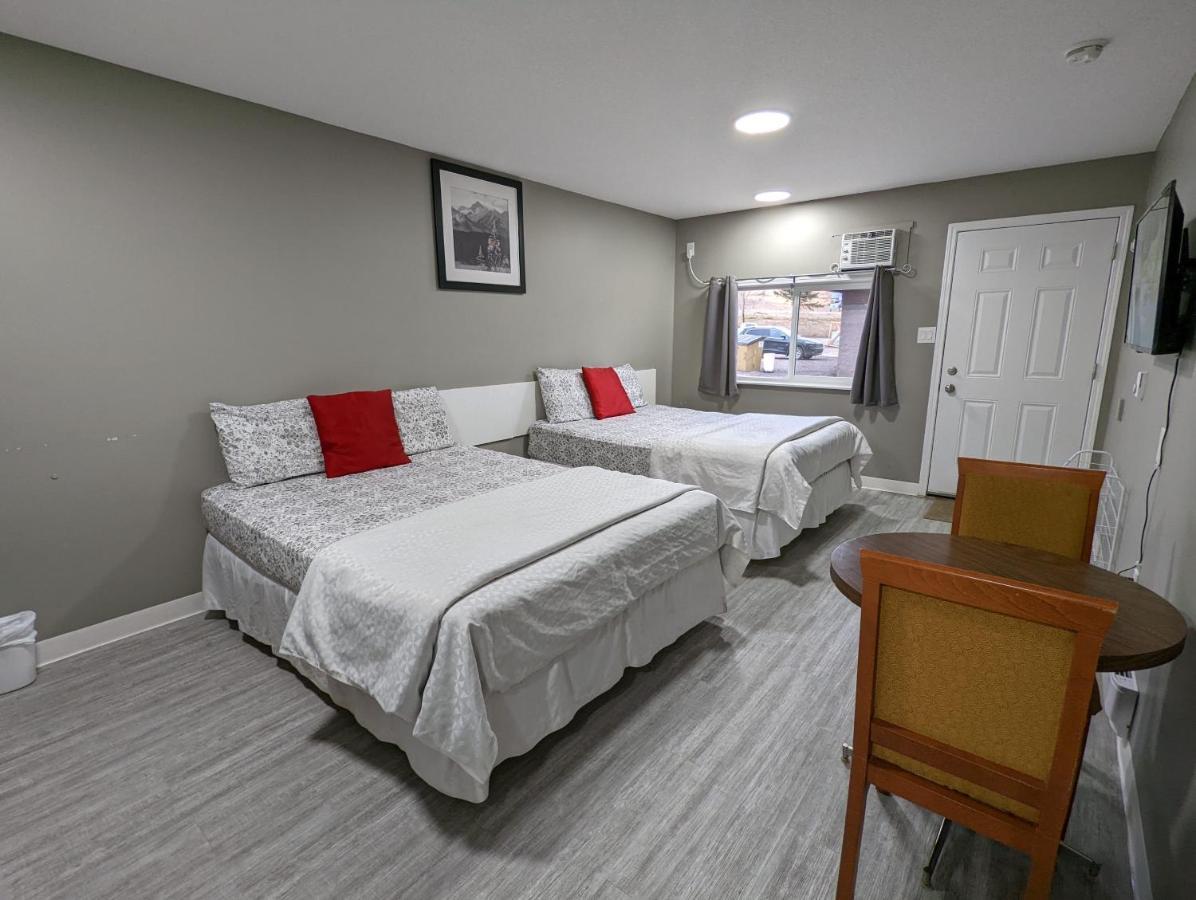 Riverside Motel Medicine Hat Bagian luar foto