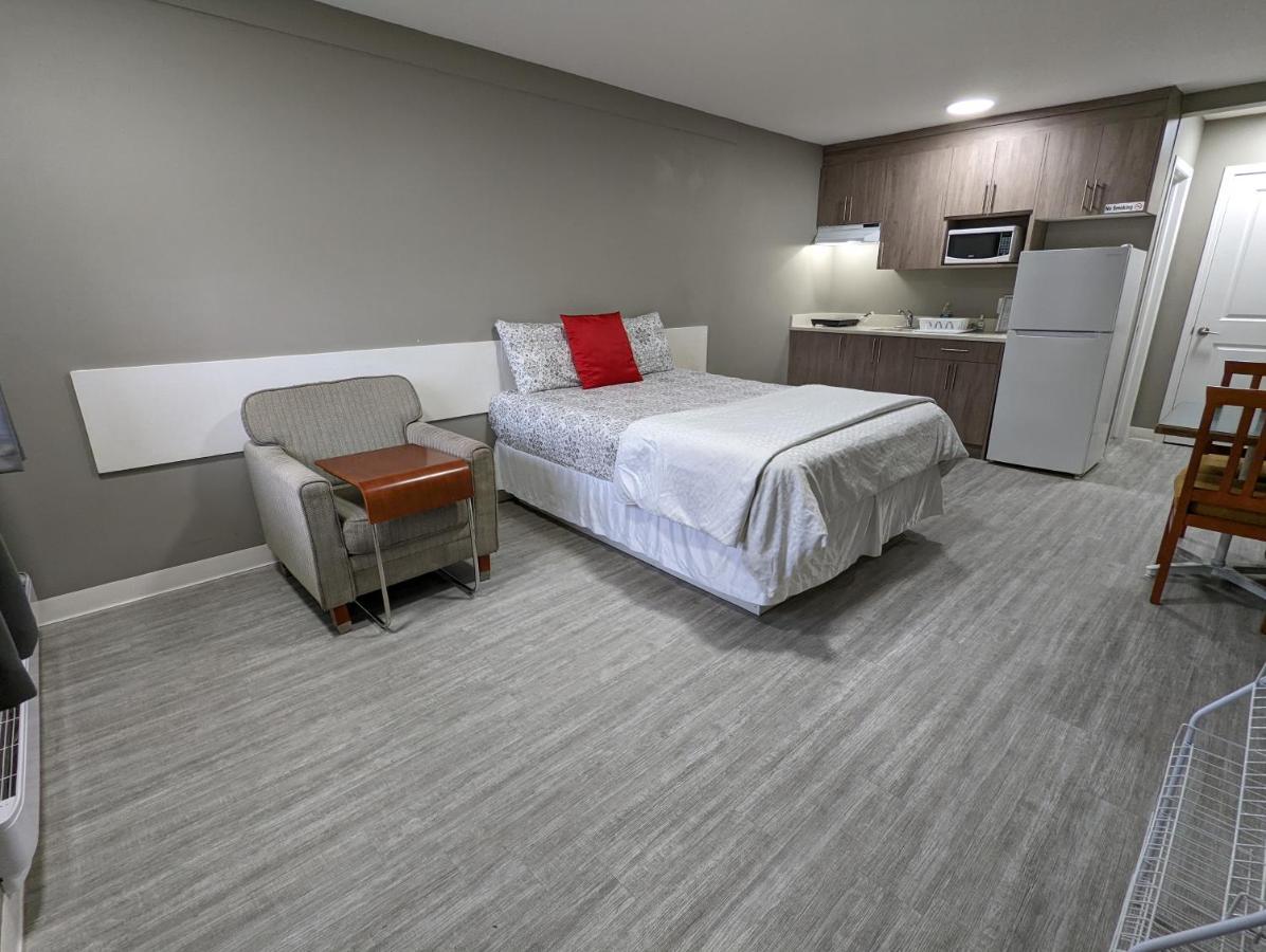 Riverside Motel Medicine Hat Bagian luar foto
