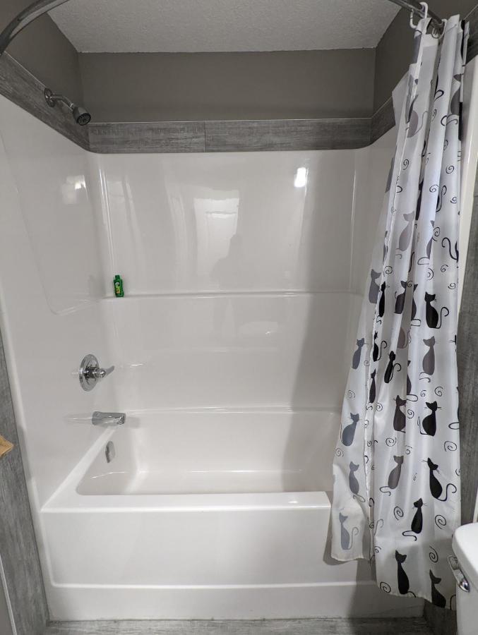 Riverside Motel Medicine Hat Bagian luar foto