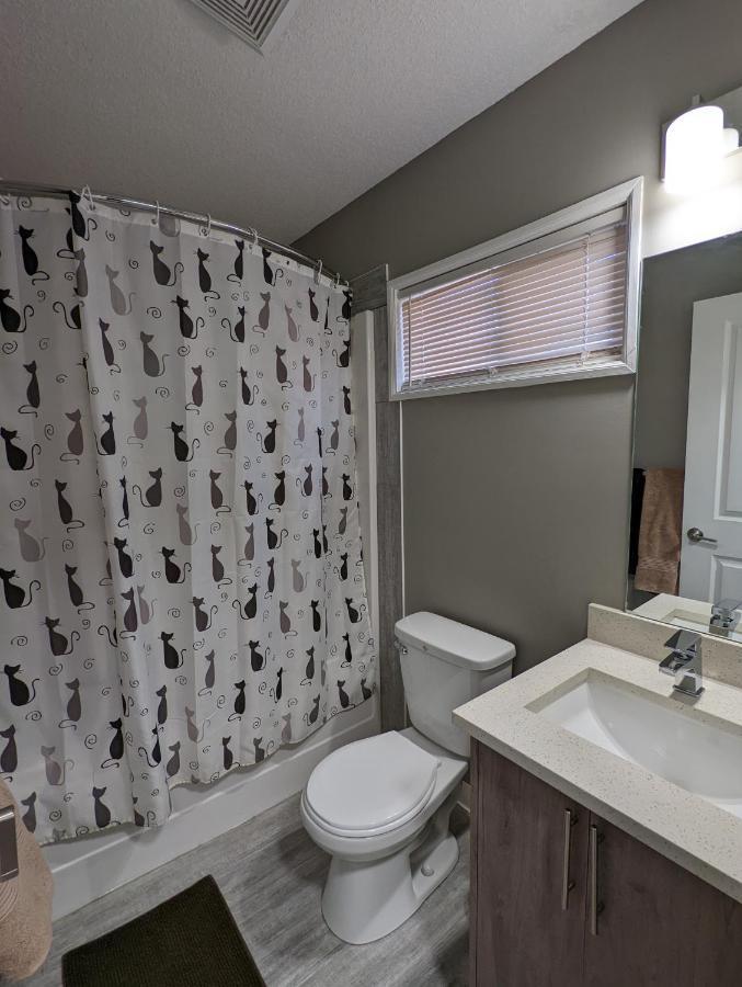Riverside Motel Medicine Hat Bagian luar foto