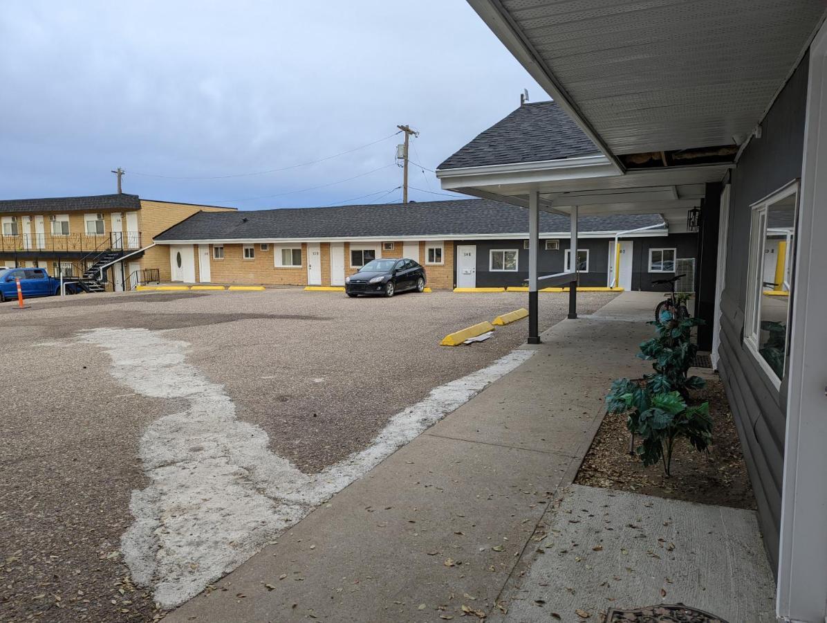 Riverside Motel Medicine Hat Bagian luar foto