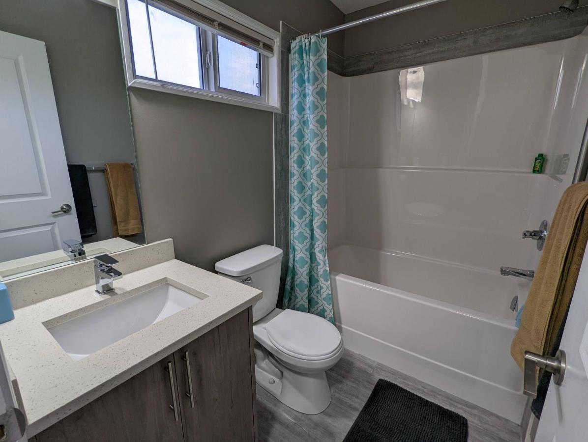 Riverside Motel Medicine Hat Bagian luar foto