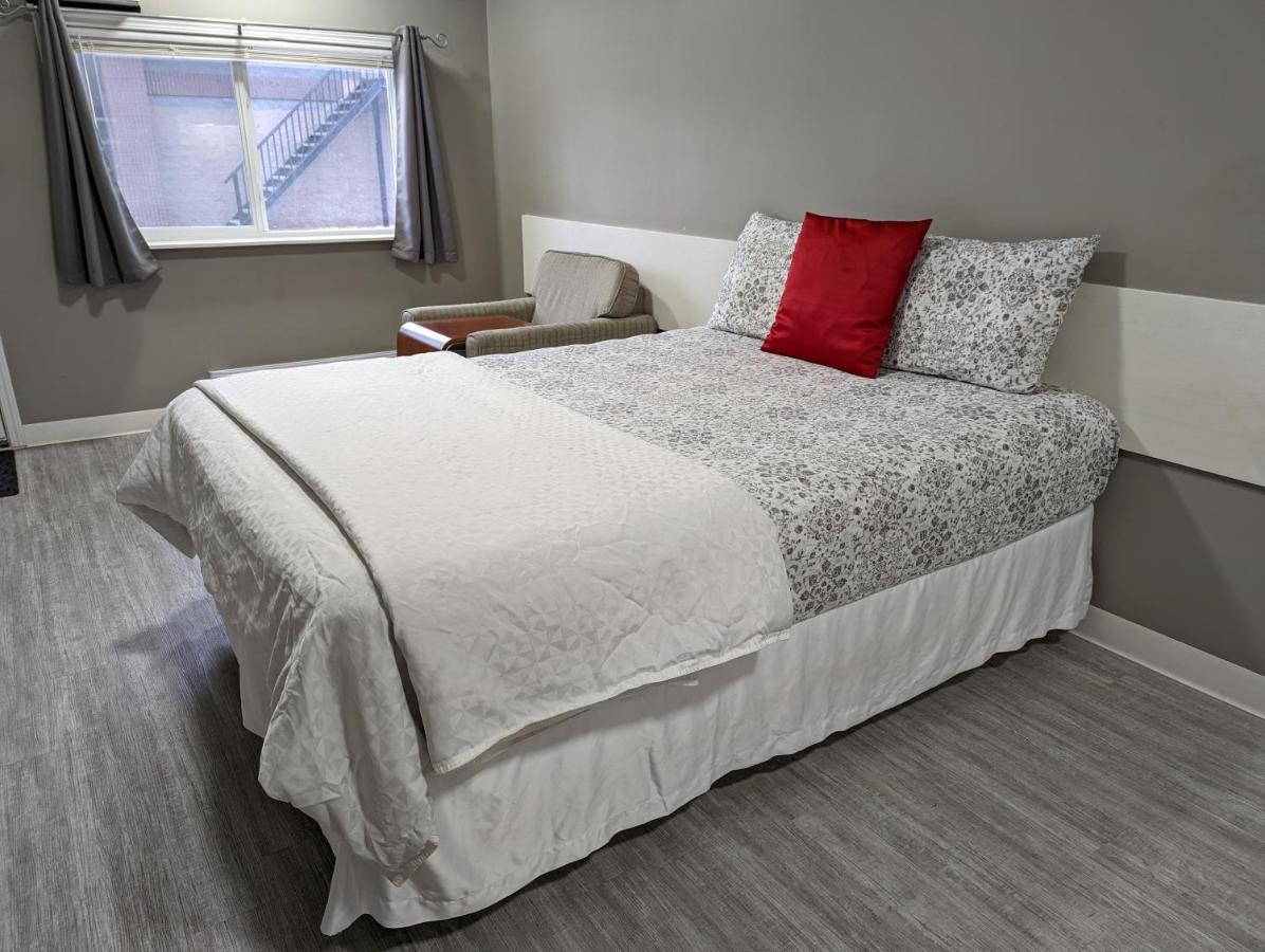 Riverside Motel Medicine Hat Bagian luar foto