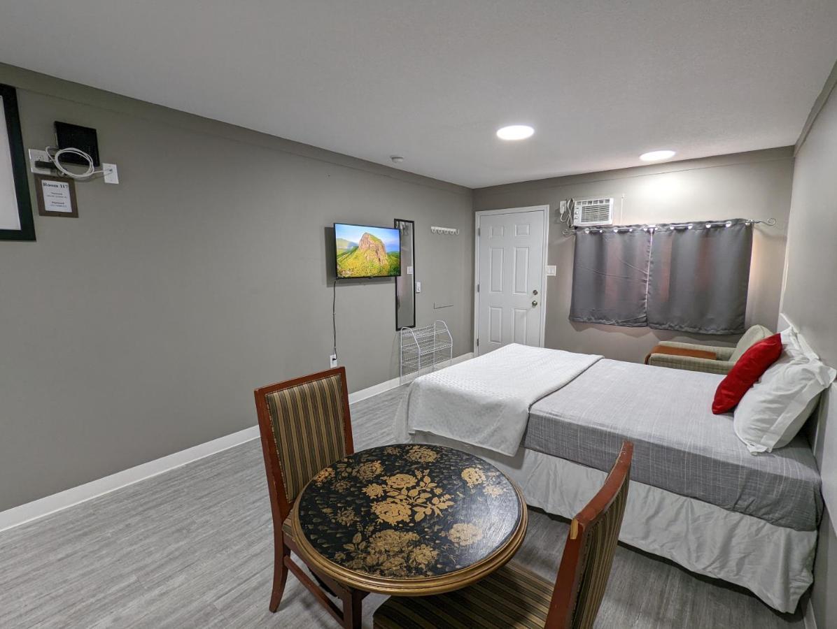 Riverside Motel Medicine Hat Bagian luar foto