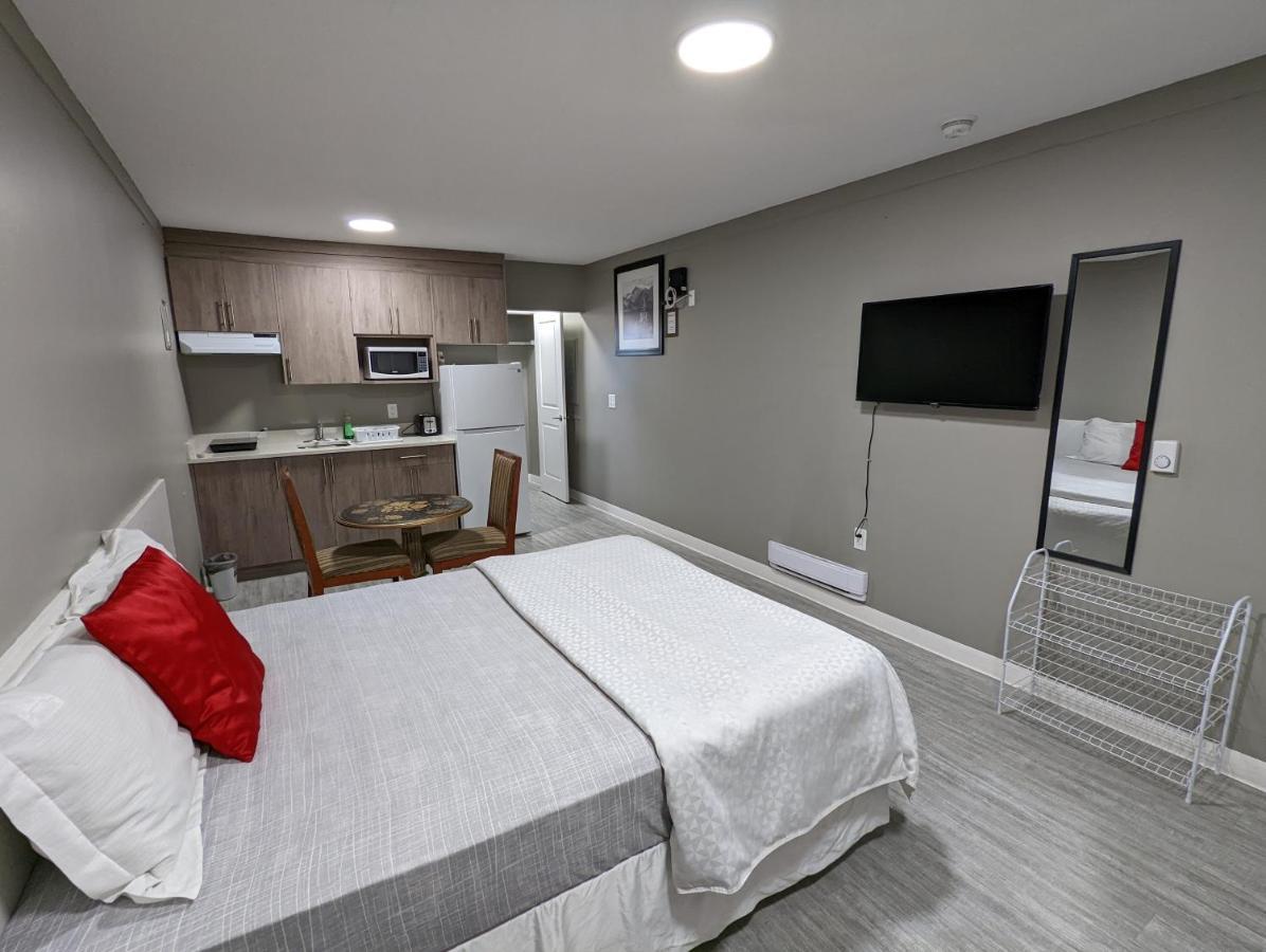 Riverside Motel Medicine Hat Bagian luar foto