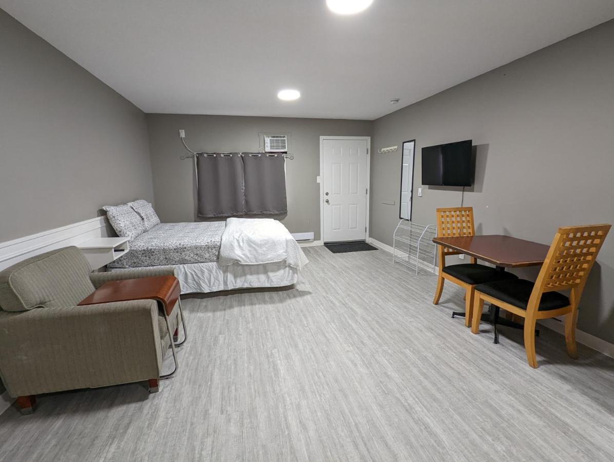 Riverside Motel Medicine Hat Bagian luar foto
