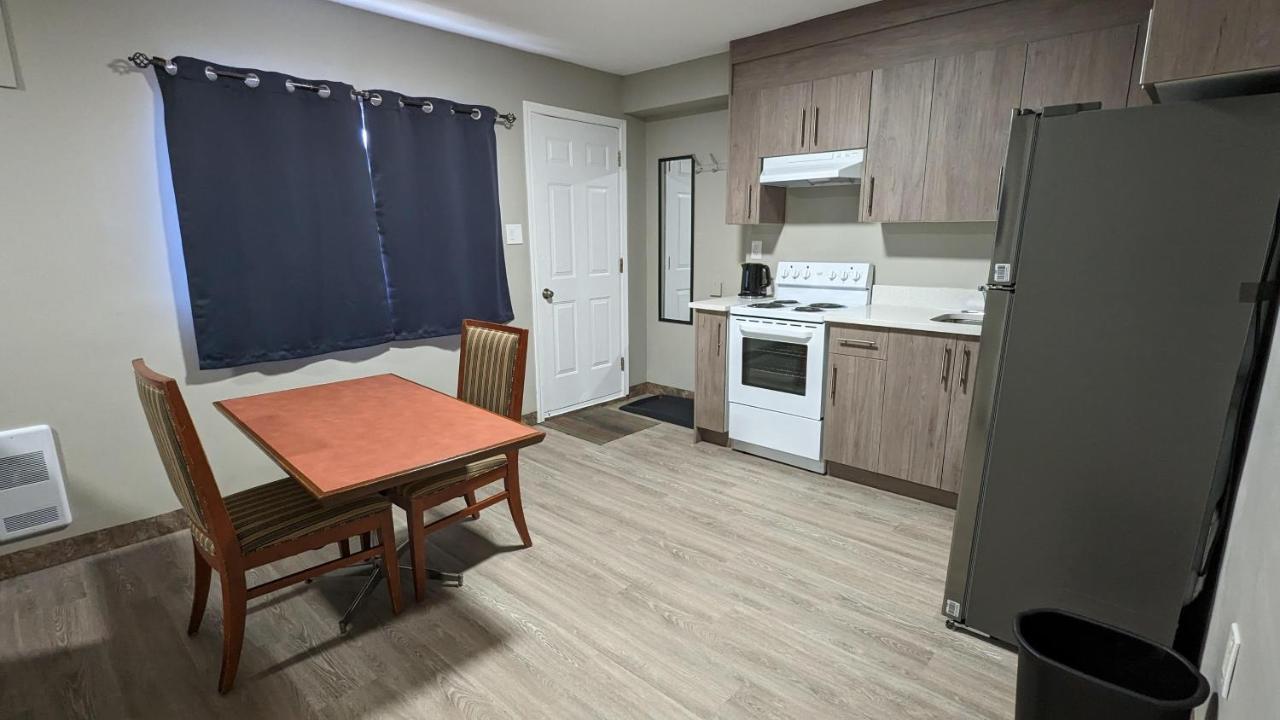 Riverside Motel Medicine Hat Bagian luar foto