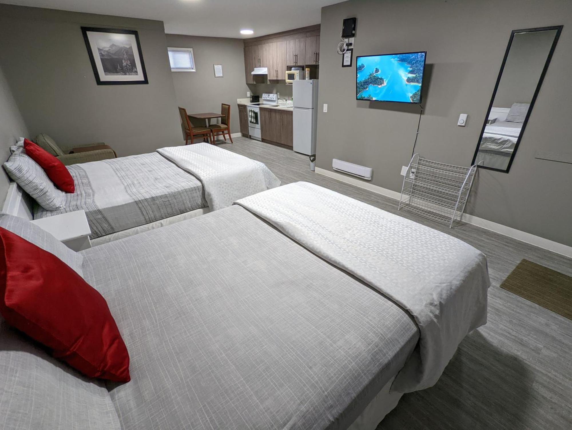 Riverside Motel Medicine Hat Bagian luar foto